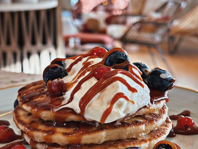 BO & MIA Brunch & Apero Club sqa.jpg